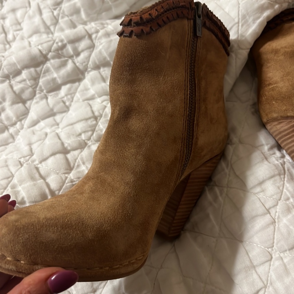 Frye Madeline Trim Short Bootie Worn Twice Size 9 - Picture 3 of 6